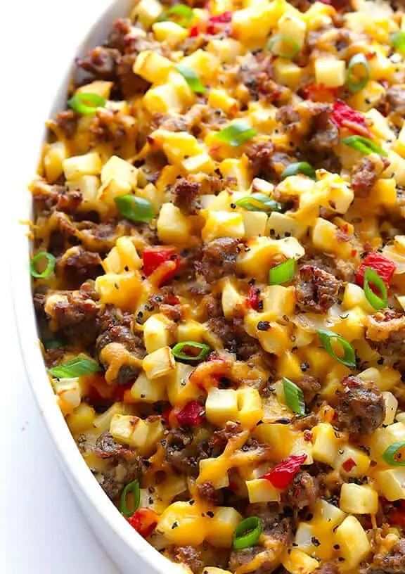 An easy breakfast casserole with few ingredients, fresh out of the oven.